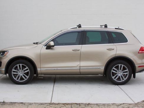Used 2016 Volkswagen Touareg TDI image 10