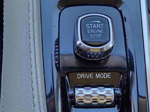 Used 2020 Volvo XC90 T5 Momentum w/ Protection Package Premier image 24