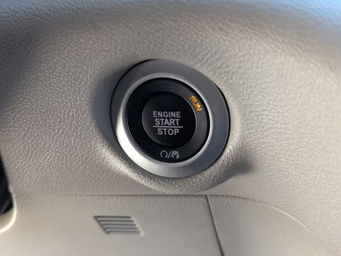 Used 2024 Chrysler Pacifica Touring-L image 30