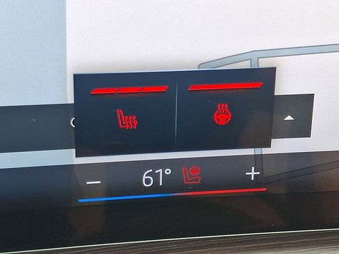 Used 2025 BMW 330i xDrive Sedan w/ Premium Package image 25