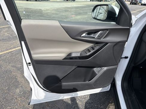 New 2026 Chevrolet Equinox LT image 10