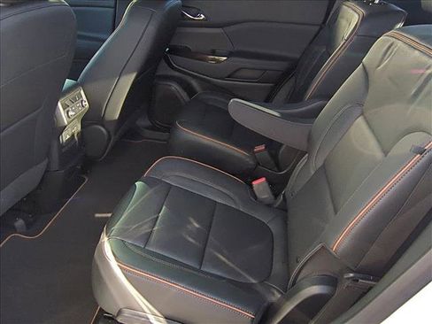 Used 2023 GMC Acadia AT4 w/ Technology Package image 20