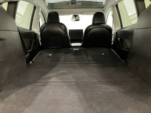 Used 2021 Tesla Model Y Long Range image 32