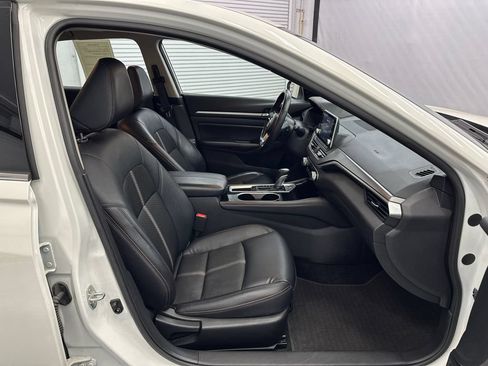 Used 2024 Nissan Altima 2.5 SR FWD image 13