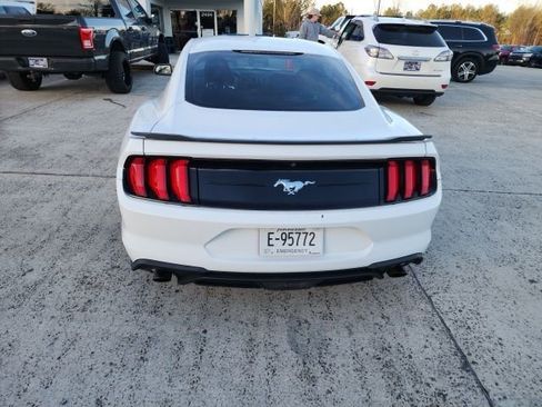 Used 2018 Ford Mustang Coupe image 9