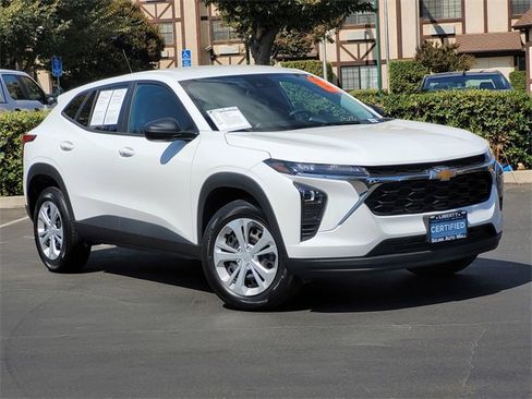 Certified 2025 Chevrolet Trax LS image 2