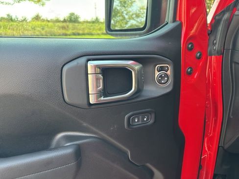 New 2025 Jeep Gladiator Willys image 14