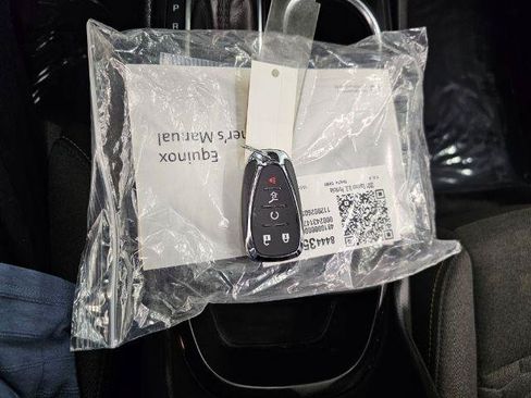 Used 2021 Chevrolet Equinox LT w/ Driver Convenience Package AWD/4WD image 23