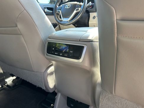Used 2017 Toyota Highlander XLE image 50