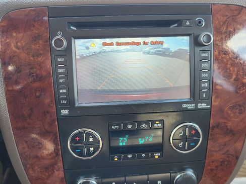 Used 2014 Chevrolet Suburban LTZ image 14