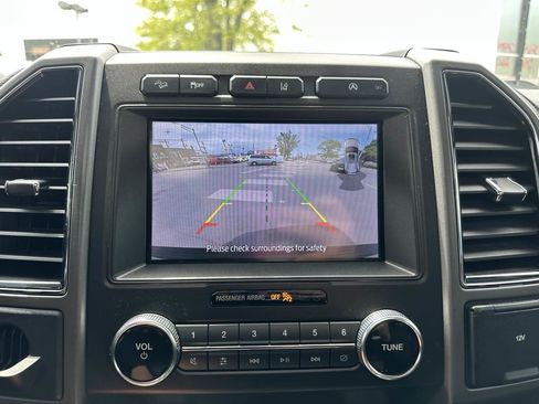 Used 2020 Ford Expedition XLT w/ Equipment Group 202A AWD/4WD image 39