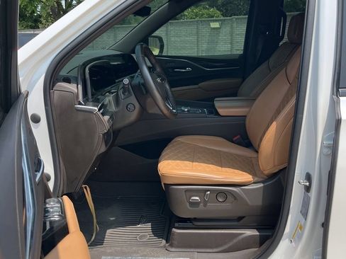 Used 2022 Cadillac Escalade Premium Luxury AWD/4WD image 5