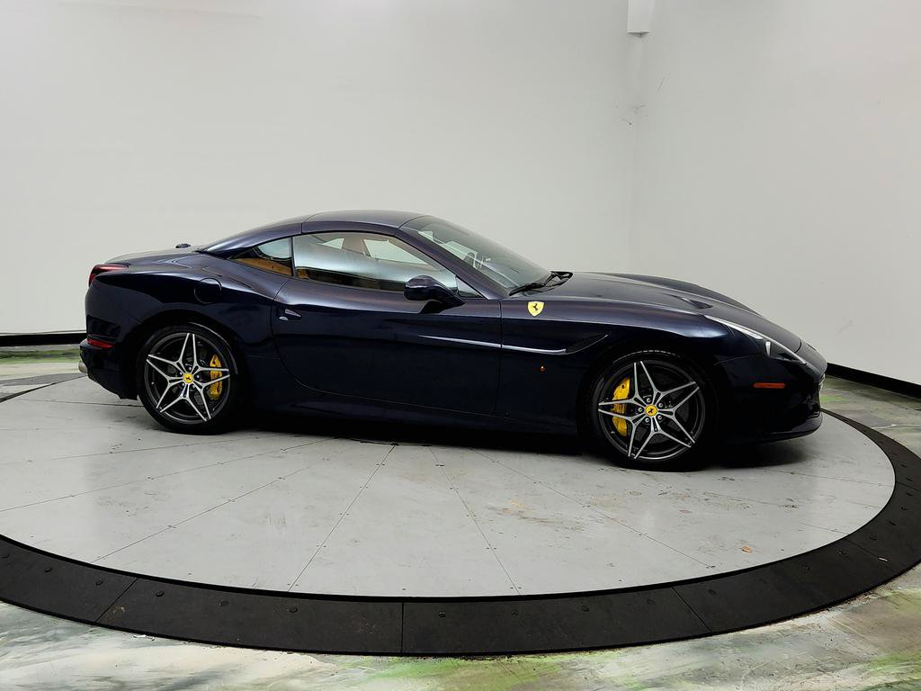 Used 2015 Ferrari California T RWD image 4