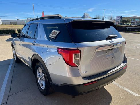Used 2020 Ford Explorer XLT image 4