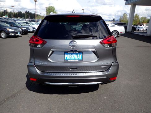 Used 2018 Nissan Rogue SL w/ Premium Package image 4