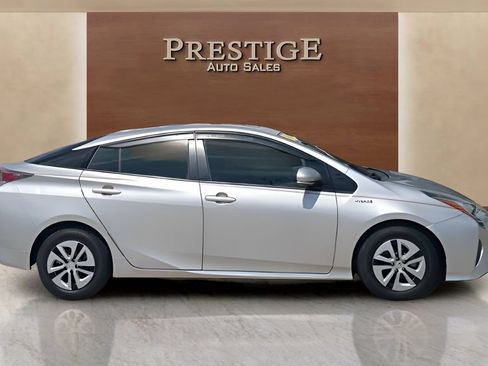 Used 2017 Toyota Prius Three w/ Advanced Technology Package FWD image 7