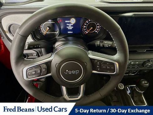 Used 2026 Jeep Wrangler Unlimited Sahara AWD/4WD image 17