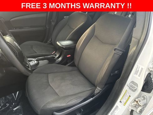 Used 2013 Dodge Avenger SE image 14