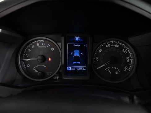 Used 2017 Toyota Tacoma TRD Off-Road w/ Premium & Technology Package AWD/4WD image 30