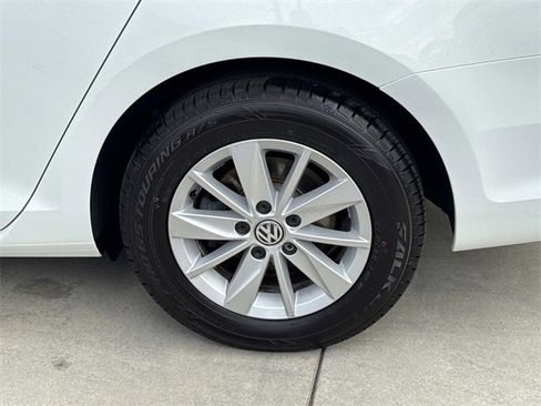 Used 2019 Volkswagen Golf S image 7