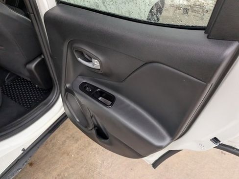 Used 2023 Jeep Renegade Latitude image 26