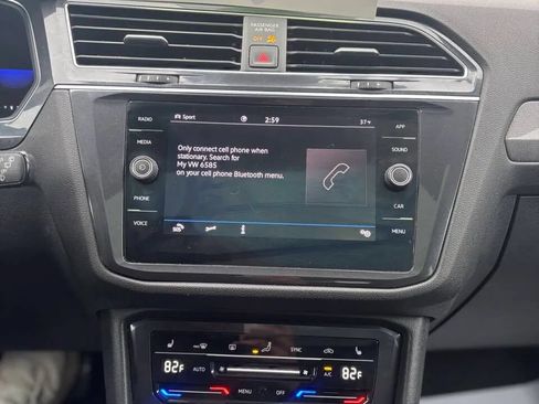 Used 2022 Volkswagen Tiguan SE w/ Panoramic Sunroof Package AWD/4WD image 16
