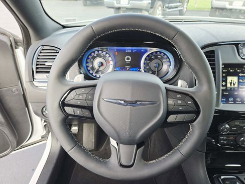 Used 2023 Chrysler 300 S image 22