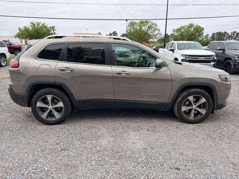 Used 2019 Jeep Cherokee Limited w/ Technology Group image 2