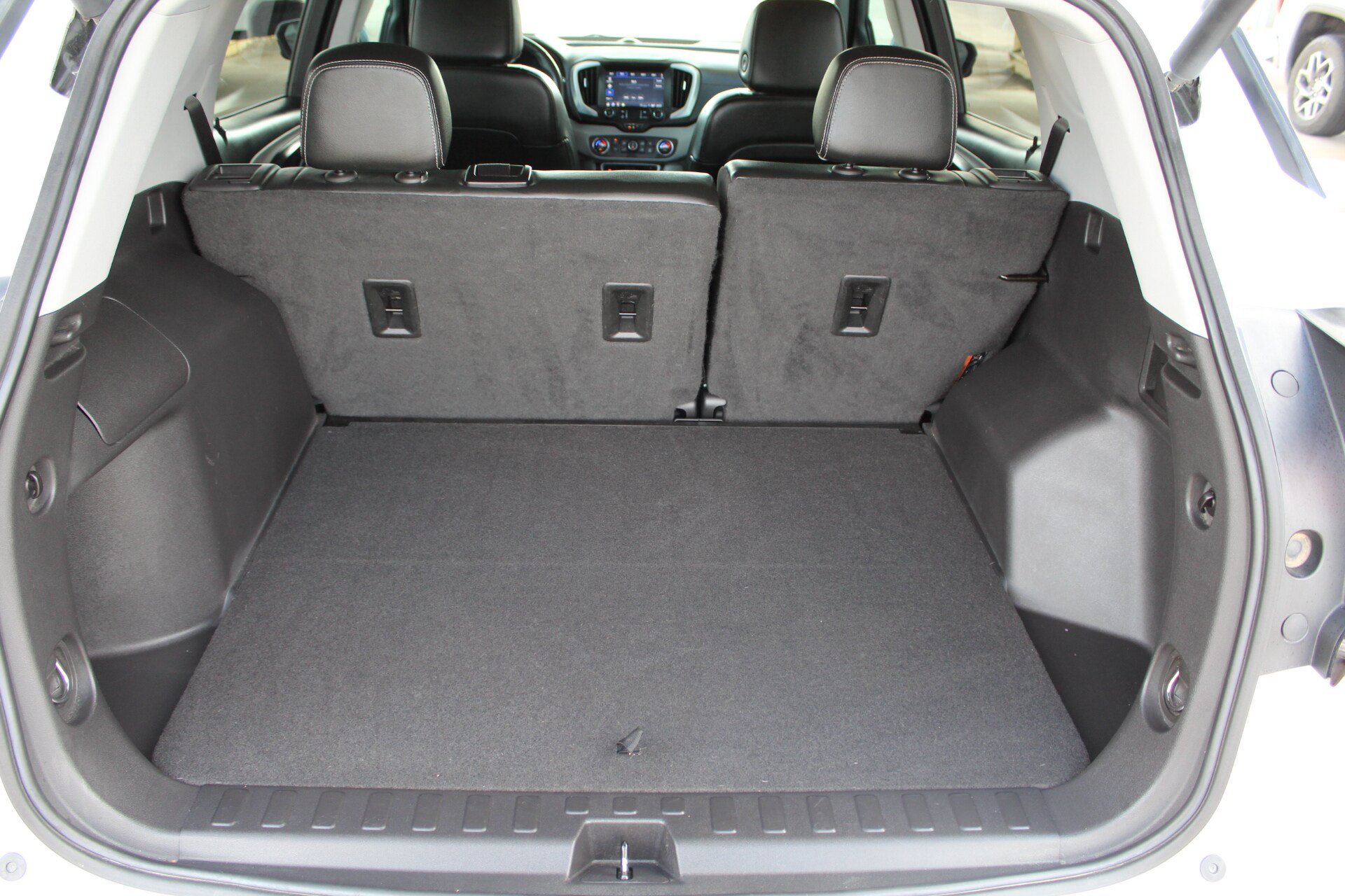 Used 2022 GMC Terrain SLT w/ Tech Package FWD image 21