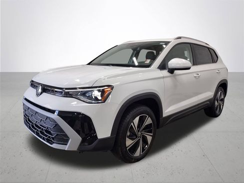 New 2025 Volkswagen Taos SE image 2