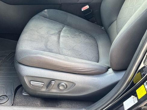 Used 2020 Toyota RAV4 XLE FWD image 20