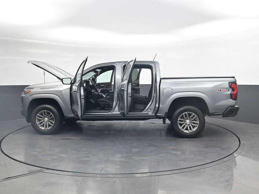 Used 2023 Chevrolet Colorado LT AWD/4WD image 45