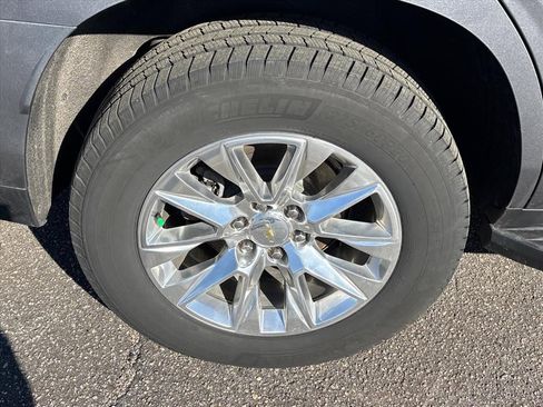 Used 2021 Chevrolet Tahoe Premier w/ Premium Package image 9