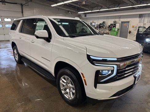 New 2026 Chevrolet Suburban LT image 8