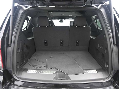 Used 2024 Chevrolet Suburban High Country image 13