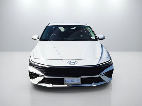 Used 2024 Hyundai Elantra SEL FWD image 3