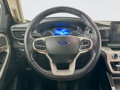 Used 2022 Ford Explorer XLT w/ Equipment Group 202A image 18