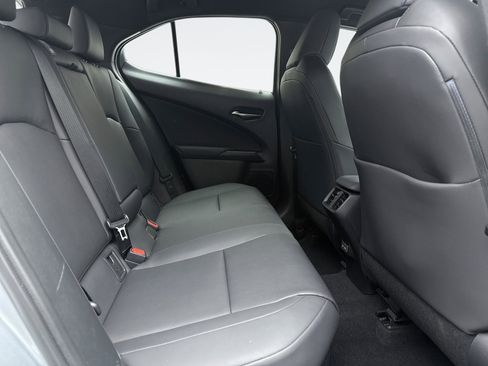 Used 2023 Lexus UX 250h AWD image 19