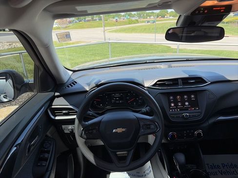 Used 2021 Chevrolet TrailBlazer LS w/ LPO, Blackout Package FWD image 41