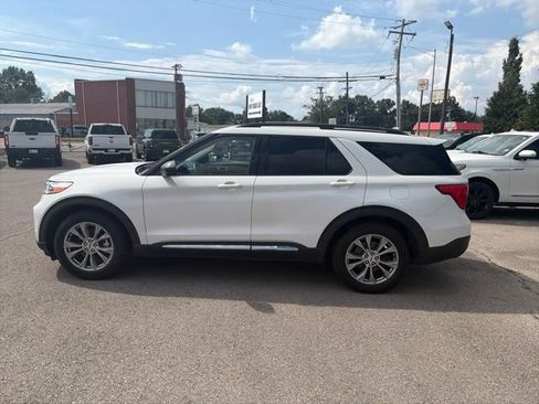 Used 2021 Ford Explorer XLT w/ Equipment Group 202A RWD image 3