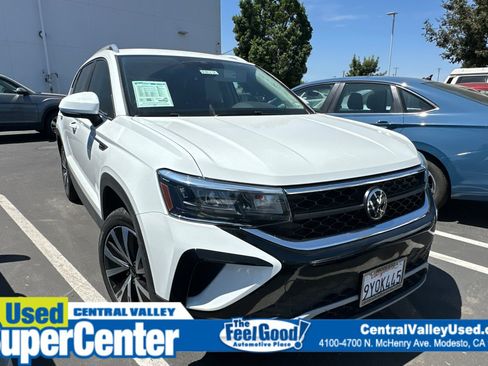 Used 2024 Volkswagen Taos SE FWD image 1