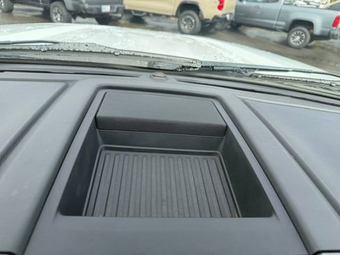 Used 2022 Ford F550 XLT image 27