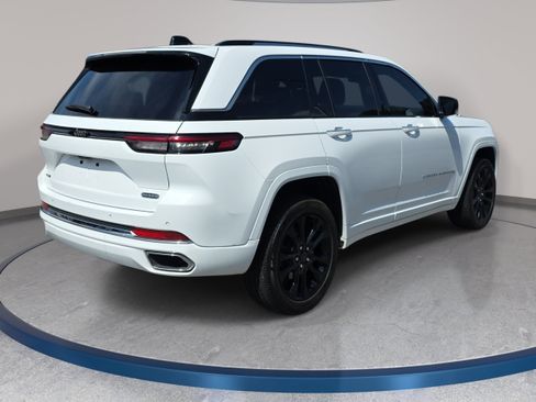 Certified 2023 Jeep Grand Cherokee Overland AWD/4WD image 5