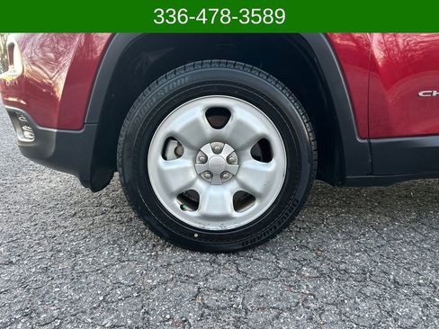 Used 2017 Jeep Cherokee Sport image 24