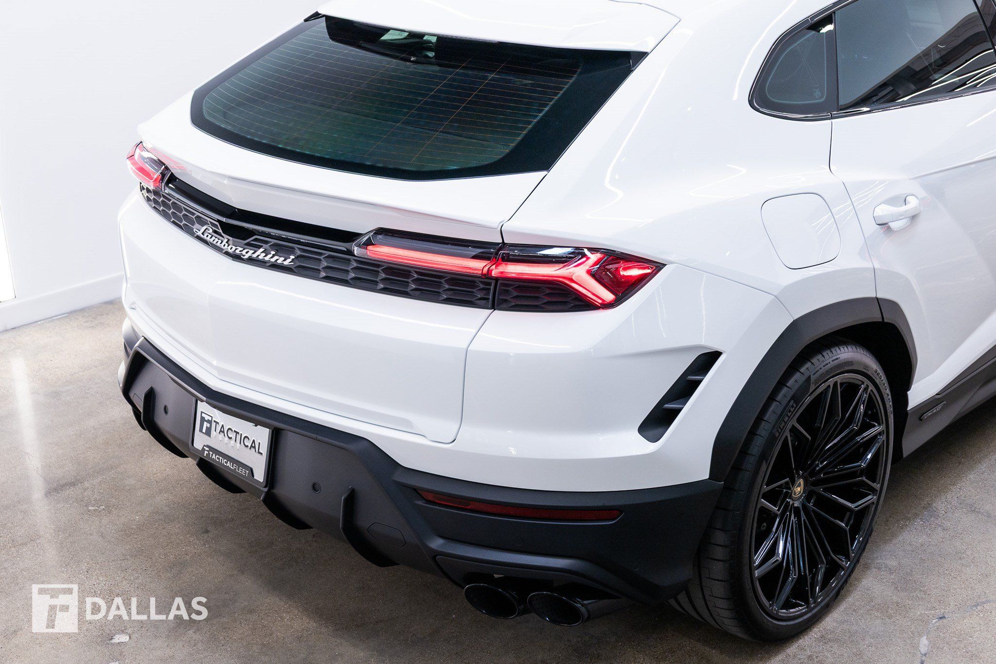 Used 2026 Lamborghini Urus SE AWD/4WD image 15