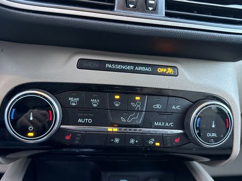 Used 2022 Ford Escape SEL AWD/4WD image 12