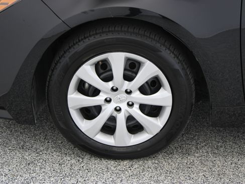 Used 2025 Toyota Corolla LE FWD image 11