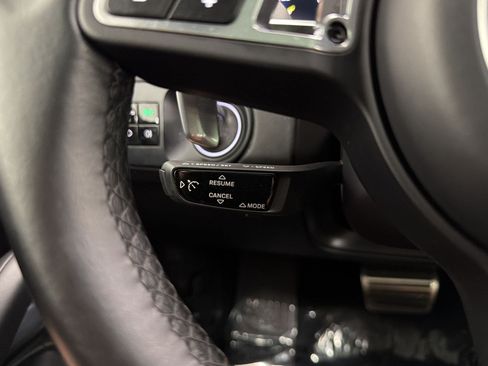 Used 2020 Porsche Cayenne Turbo S AWD/4WD image 38