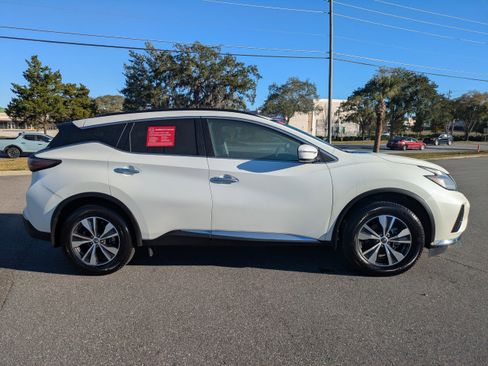 Certified 2024 Nissan Murano SV image 3