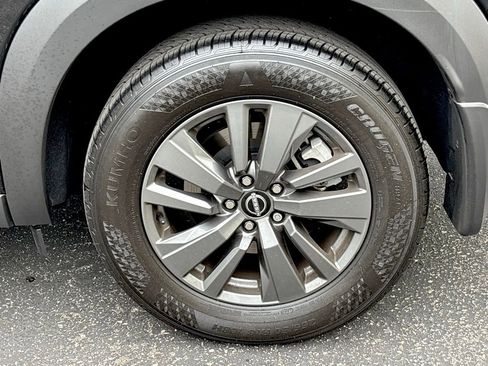 Certified 2024 Nissan Pathfinder SV w/ SV Premium Package FWD image 32